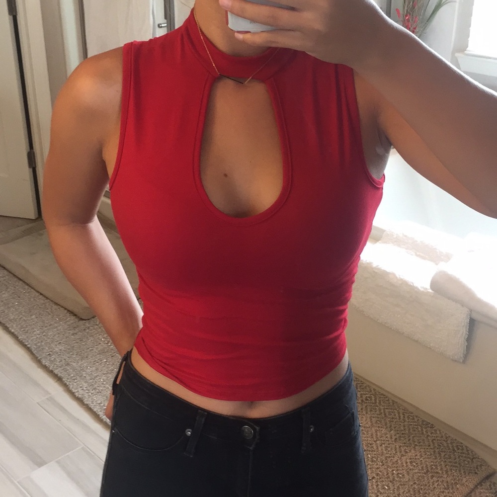 RED SOFT CROP TOP
